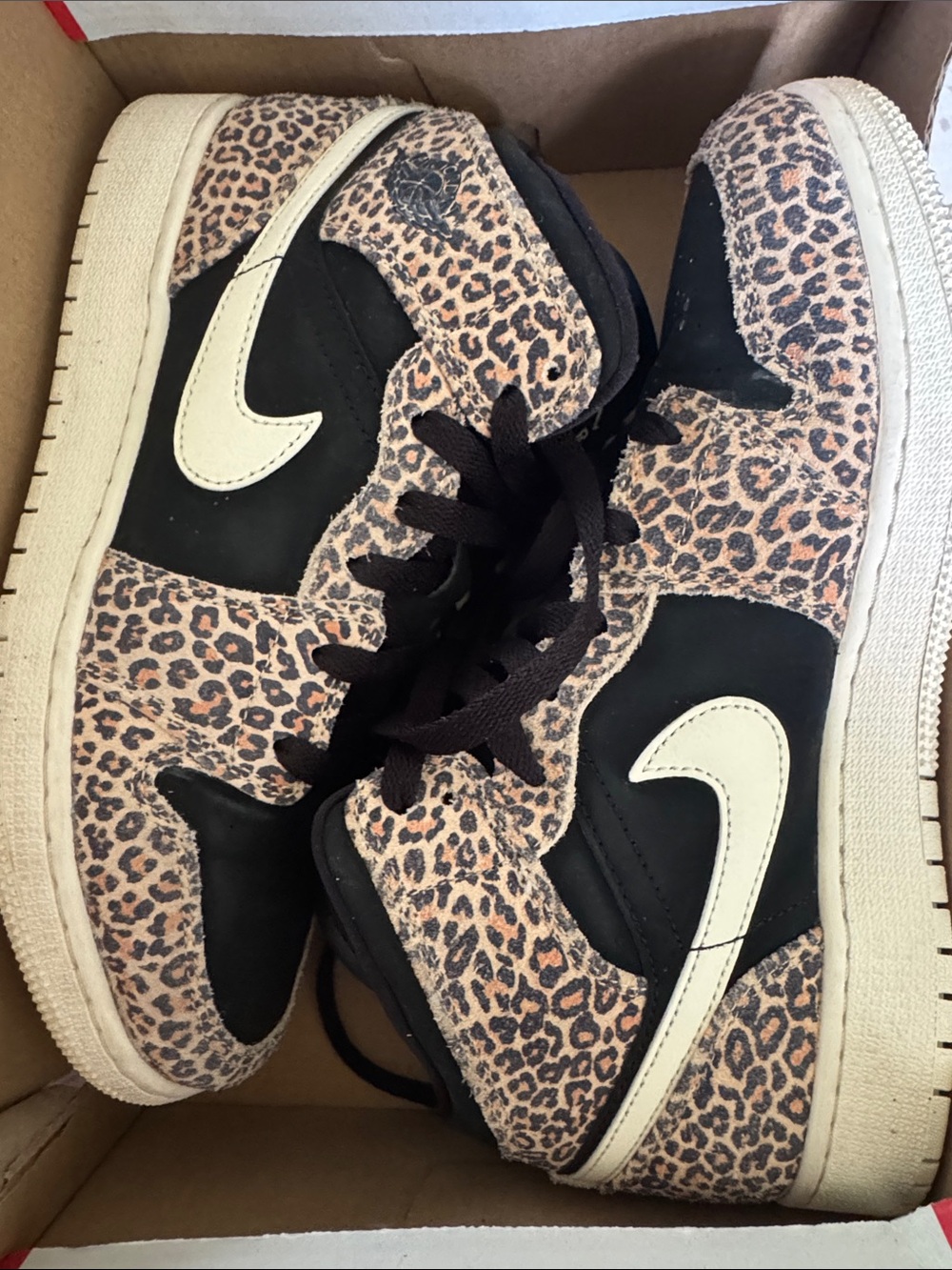 Jordan 1 mid SE